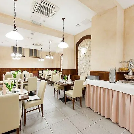 Downtown Hotel 3*